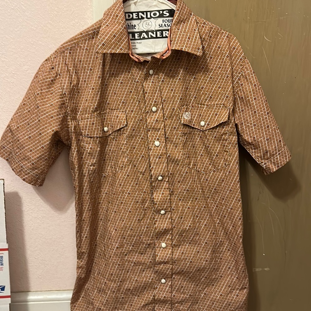 Very nice western shirt, with pearl snaps. In perfect condition.